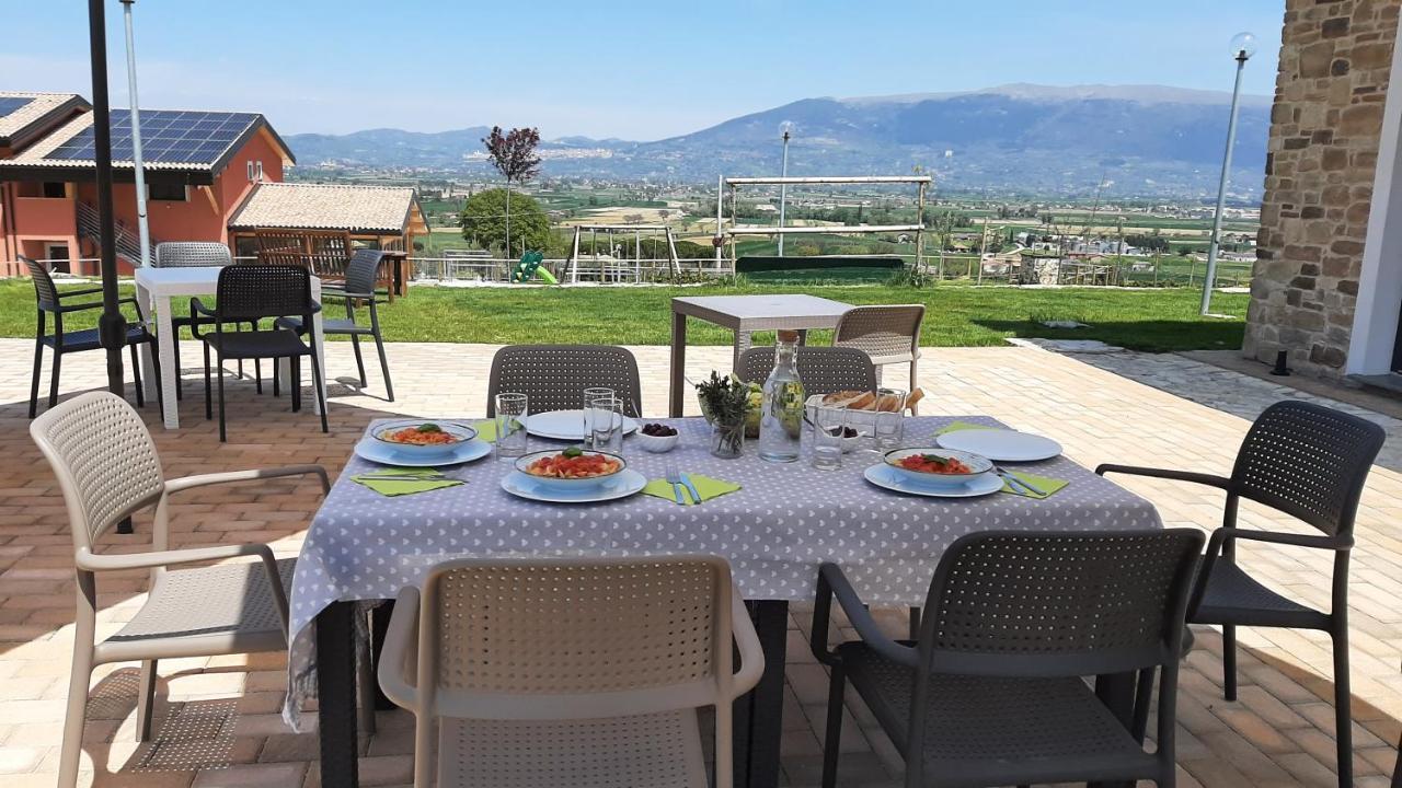 Agriturismo Incanto Della Natura Cannara Bagian luar foto